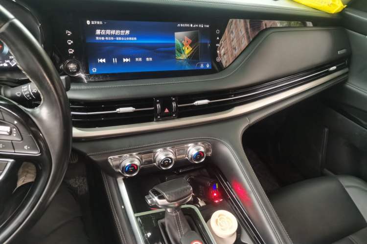 Used CHANGAN CS95 2019 2.0T Four-Wheel Drive Luxury Version Audio And AC Panel