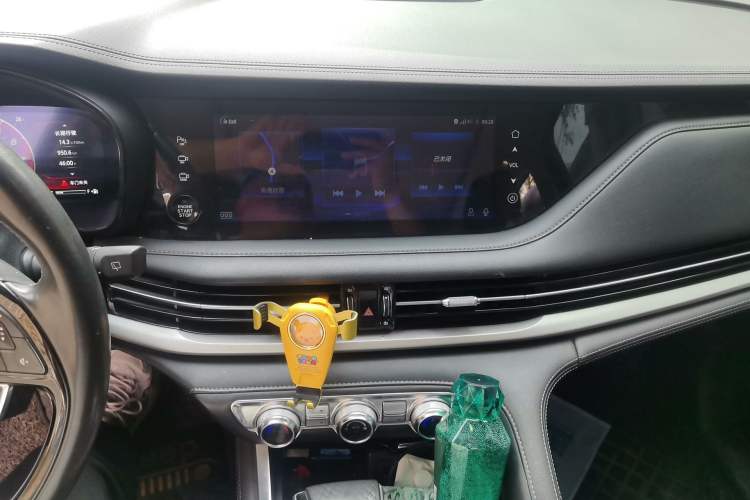 Used CHANGAN CS95 2019 2.0T Two-Wheel-Drive Luxury Version Audio And AC Panel