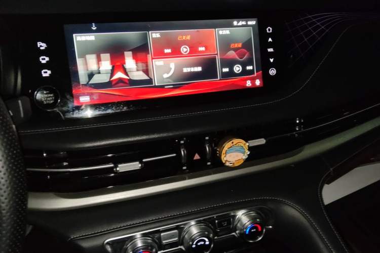 Used CHANGAN CS95 2019 2.0T Four-Wheel Drive Luxury Version Audio And AC Panel