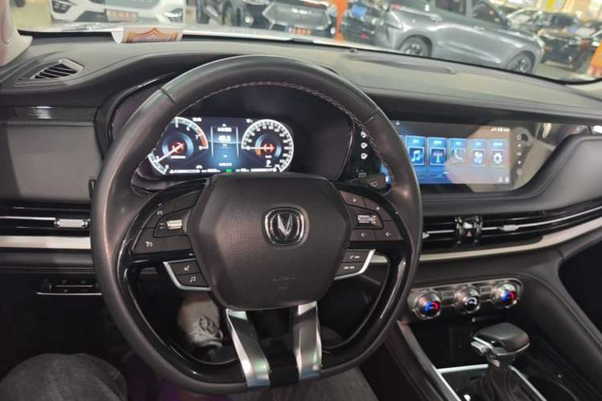 Used CHANGAN CS95 2019 2.0T Four-Wheel Drive Luxury Version Center Console
