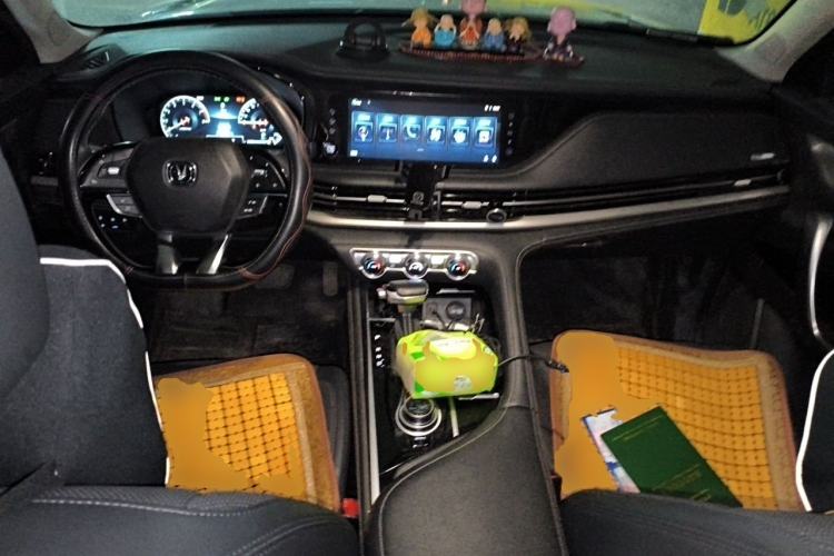 Used CHANGAN CS95 2019 2.0T Two-Wheel-Drive Luxury Version Center Console