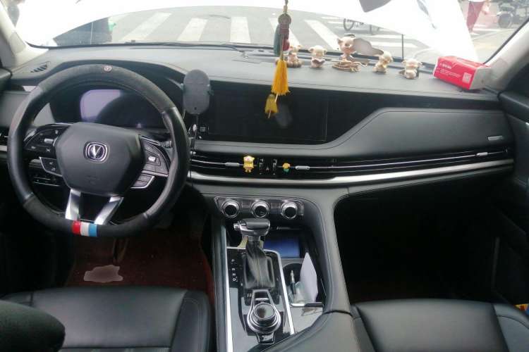 Used CHANGAN CS95 2019 2.0T Four-Wheel Drive Prestige Version Center Console
