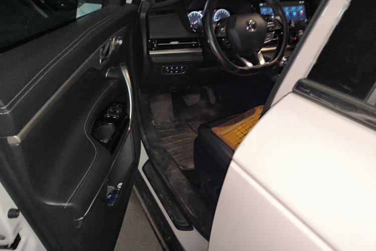 Used CHANGAN CS95 2019 2.0T Two-Wheel-Drive Luxury Version Driver Seat