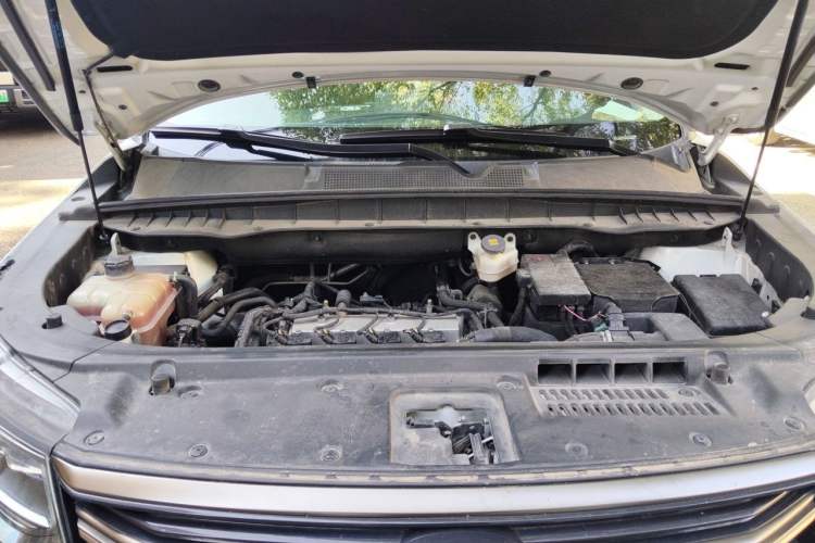 Used CHANGAN CS95 2019 2.0T Four-Wheel Drive Luxury Version Engine Bay