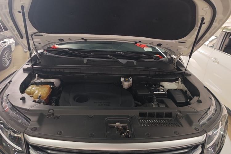 Used CHANGAN CS95 2019 2.0T Four-Wheel Drive Luxury Version Engine Bay