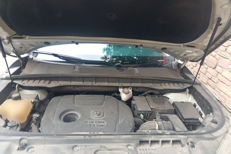 Used CHANGAN CS95 2019 2.0T Four-Wheel Drive Prestige Version Engine Bay