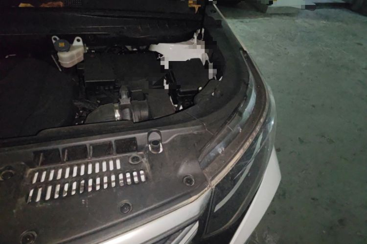 Used CHANGAN CS95 2019 2.0T Two-Wheel-Drive Luxury Version Engine Bay Left