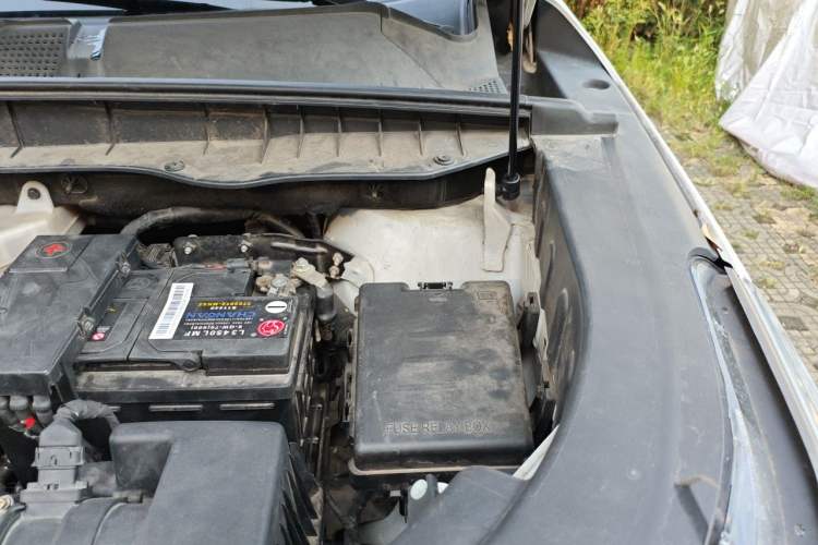 Used CHANGAN CS95 2019 2.0T Two-Wheel-Drive Luxury Version Engine Bay Left