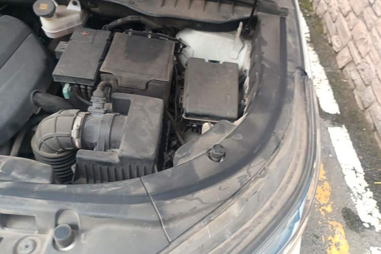 Used CHANGAN CS95 2019 2.0T Four-Wheel Drive Prestige Version Engine Bay Left