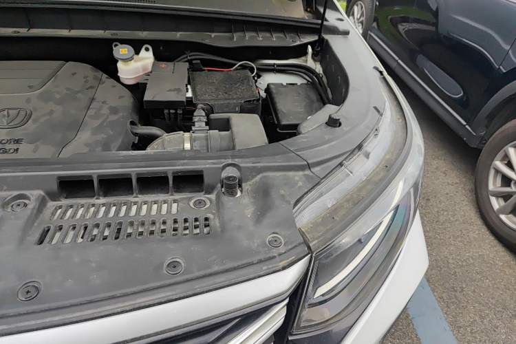 Used CHANGAN CS95 2019 2.0T Four-Wheel Drive Prestige Version Engine Bay Left