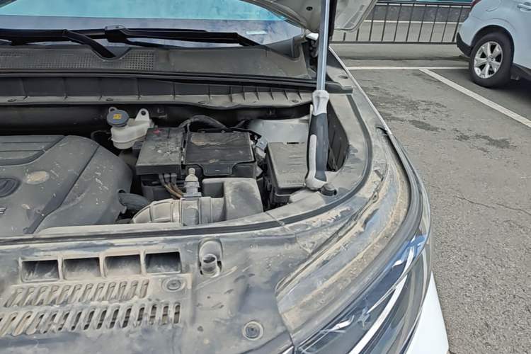 Used CHANGAN CS95 2019 2.0T Two-Wheel-Drive Luxury Version Engine Bay Left