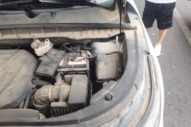Used CHANGAN CS95 2019 2.0T Four-Wheel Drive Luxury Version Engine Bay Left