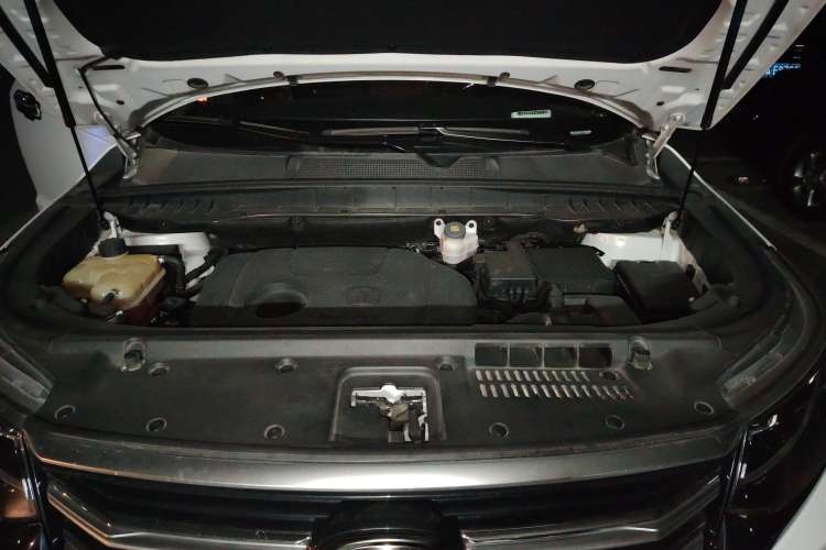 Used CHANGAN CS95 2019 2.0T Two-Wheel-Drive Luxury Version Engine Bay