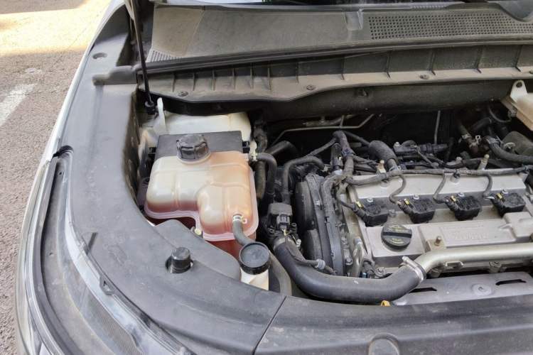 Used CHANGAN CS95 2019 2.0T Four-Wheel Drive Luxury Version Engine Bay Right