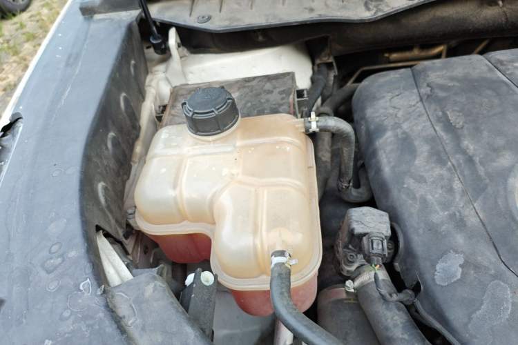Used CHANGAN CS95 2019 2.0T Two-Wheel-Drive Luxury Version Engine Bay Right
