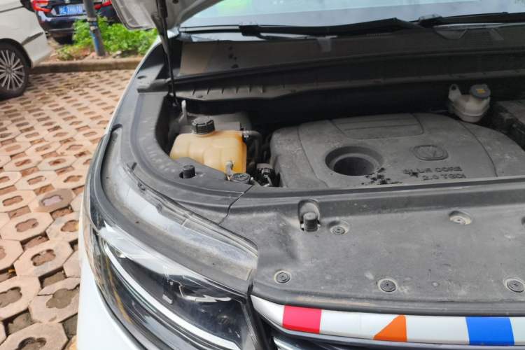 Used CHANGAN CS95 2019 2.0T Two-Wheel-Drive Luxury Version Engine Bay Right