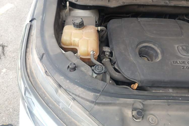 Used CHANGAN CS95 2019 2.0T Four-Wheel Drive Prestige Version Engine Bay Right