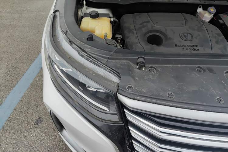 Used CHANGAN CS95 2019 2.0T Four-Wheel Drive Prestige Version Engine Bay Right