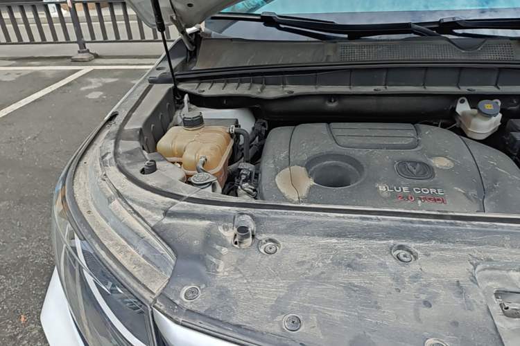 Used CHANGAN CS95 2019 2.0T Two-Wheel-Drive Luxury Version Engine Bay Right