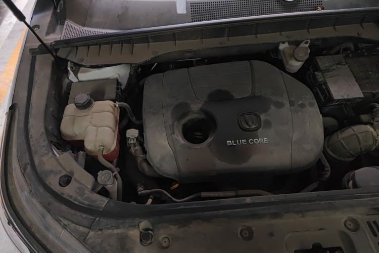 Used CHANGAN CS95 2019 2.0T Two-Wheel-Drive Luxury Version Engine Bay Right