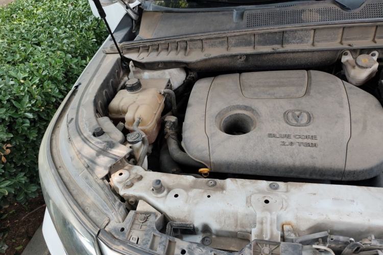 Used CHANGAN CS95 2019 2.0T Four-Wheel Drive Prestige Version Engine Bay Right