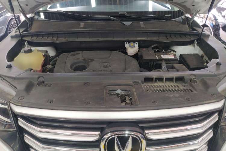 Used CHANGAN CS95 2019 2.0T Four-Wheel Drive Prestige Version Engine Bay