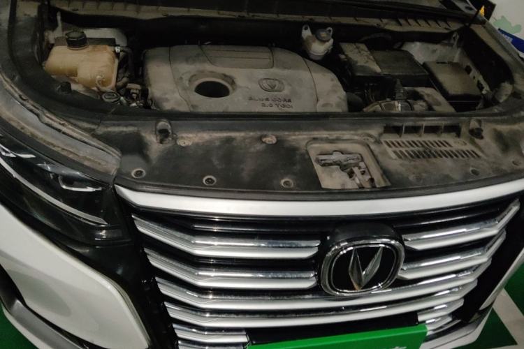 Used CHANGAN CS95 2019 2.0T Four-Wheel Drive Luxury Version Engine Bay