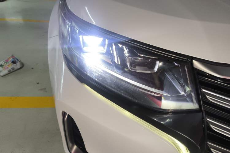 Used CHANGAN CS95 2019 2.0T Two-Wheel-Drive Luxury Version Exterior 6