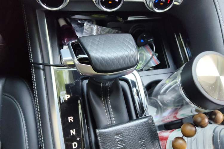 Used CHANGAN CS95 2019 2.0T Four-Wheel Drive Luxury Version Gear Lever