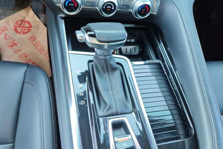 Used CHANGAN CS95 2019 2.0T Two-Wheel-Drive Luxury Version Gear Lever
