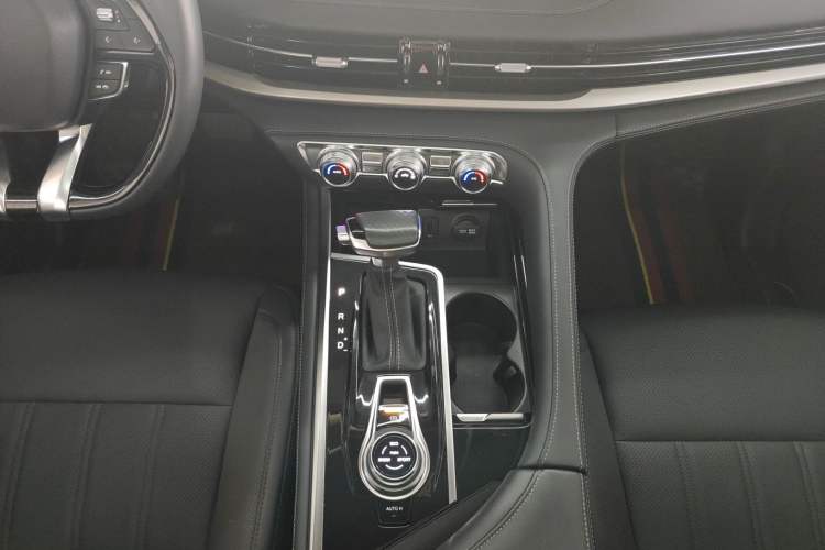 Used CHANGAN CS95 2019 2.0T Two-Wheel-Drive Luxury Version Gear Lever