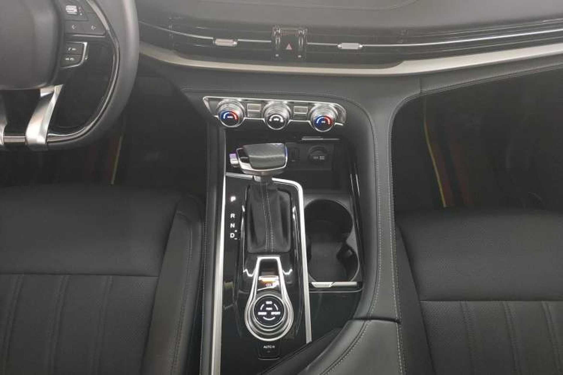 Used CHANGAN CS95 2019 2.0T Two-Wheel-Drive Luxury Version Gear Lever