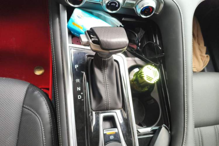 Used CHANGAN CS95 2019 2.0T Two-Wheel-Drive Luxury Version Gear Lever