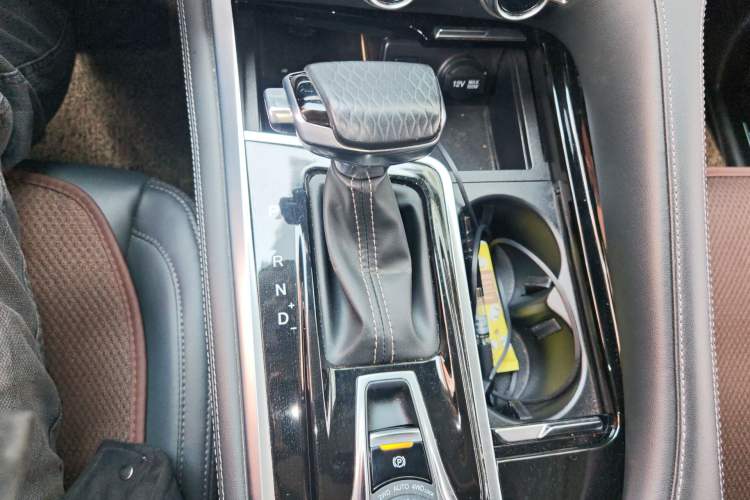 Used CHANGAN CS95 2019 2.0T Four-Wheel Drive Prestige Version Gear Lever