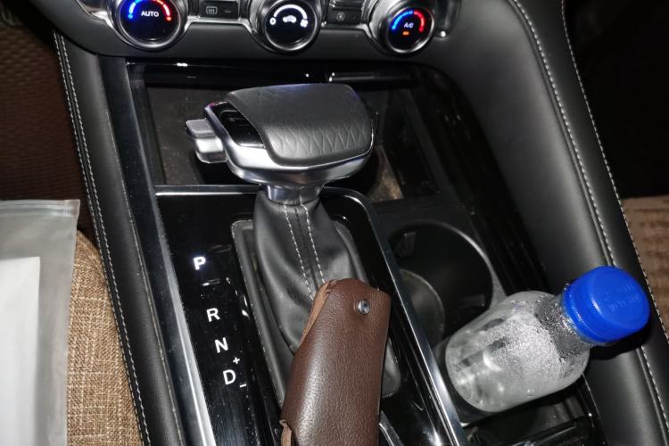 Used CHANGAN CS95 2019 2.0T Four-Wheel Drive Prestige Version Gear Lever