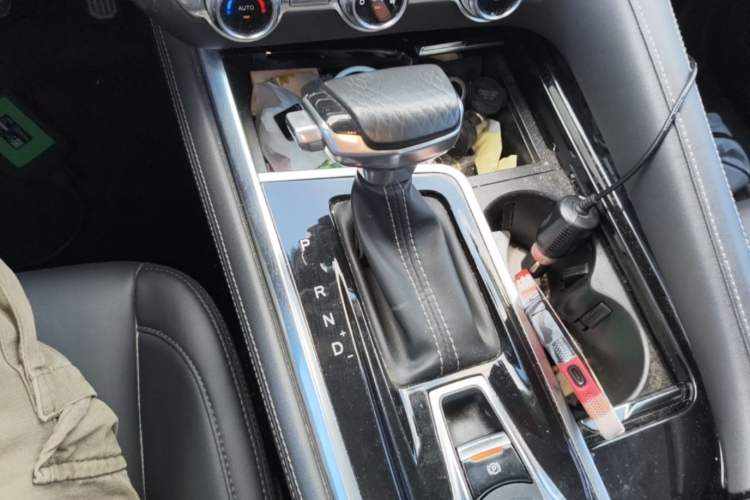 Used CHANGAN CS95 2019 2.0T Two-Wheel-Drive Luxury Version Gear Lever