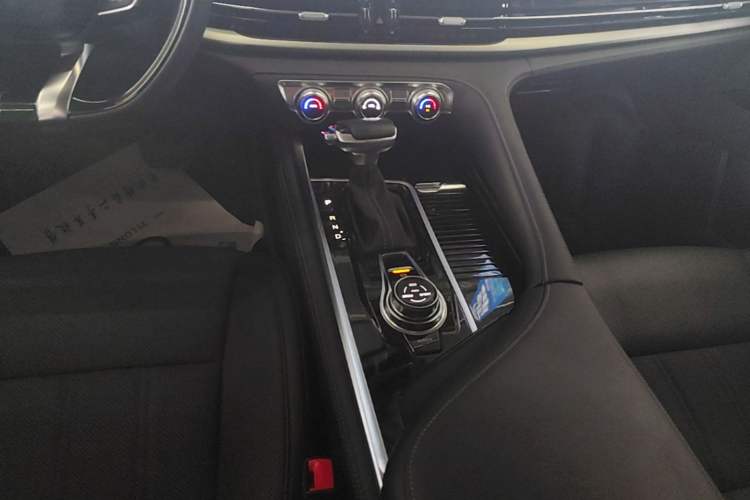Used CHANGAN CS95 2019 2.0T Two-Wheel-Drive Luxury Version Gear Lever