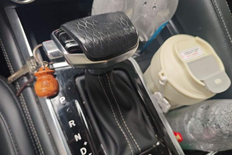 Used CHANGAN CS95 2019 2.0T Two-Wheel-Drive Luxury Version Gear Lever