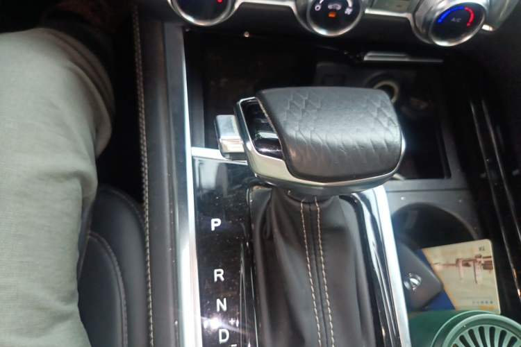 Used CHANGAN CS95 2019 2.0T Four-Wheel Drive Prestige Version Gear Lever
