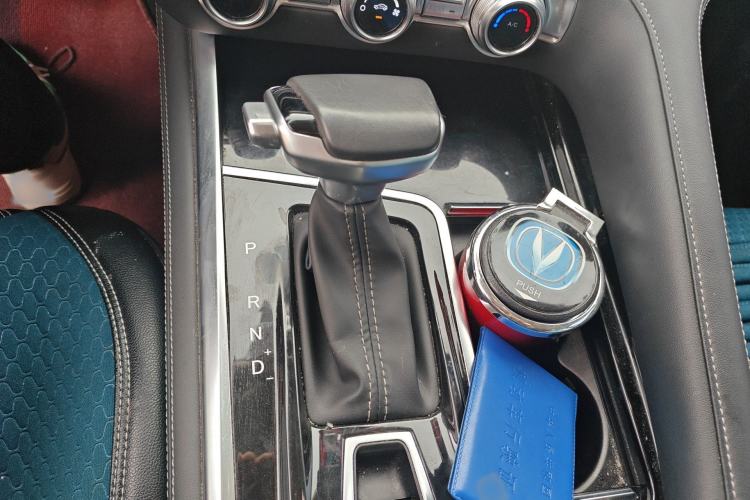 Used CHANGAN CS95 2019 2.0T Two-Wheel-Drive Luxury Version Gear Lever