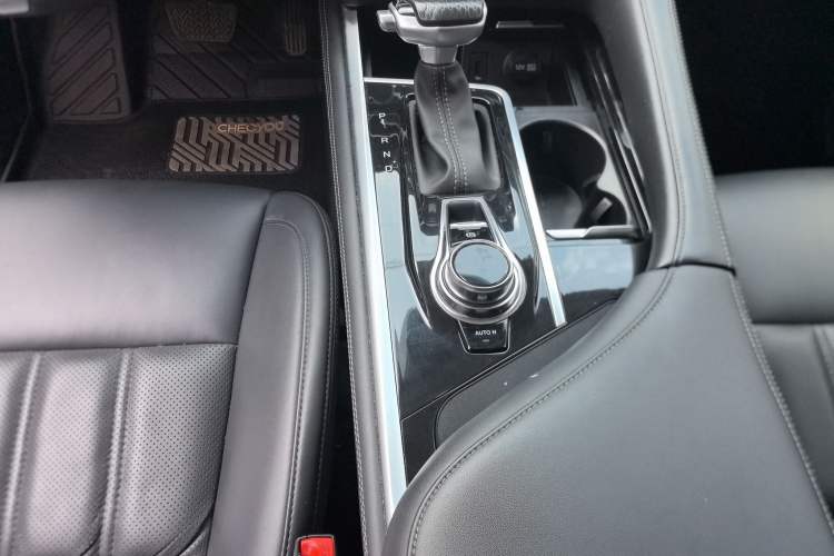 Used CHANGAN CS95 2019 2.0T Two-Wheel-Drive Luxury Version Gear Lever