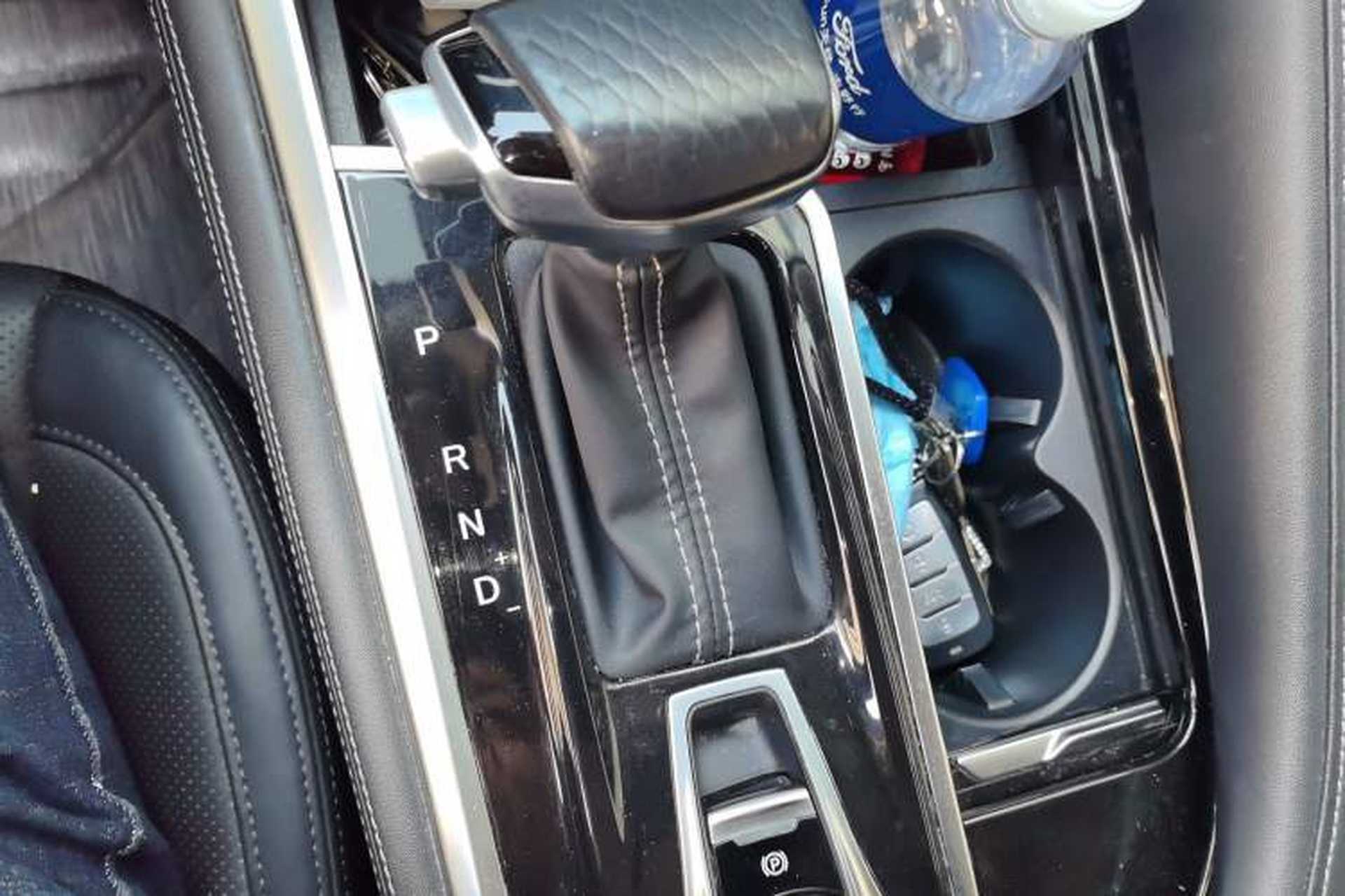 Used CHANGAN CS95 2019 2.0T Two-Wheel-Drive Luxury Version Gear Lever