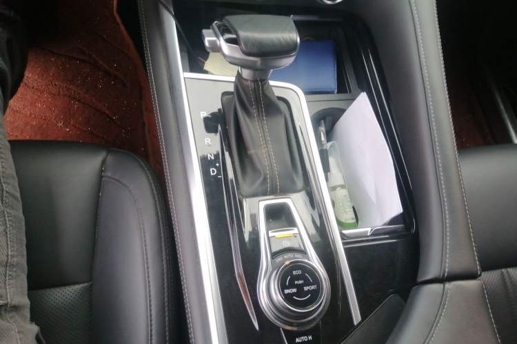 Used CHANGAN CS95 2019 2.0T Four-Wheel Drive Prestige Version Gear Lever