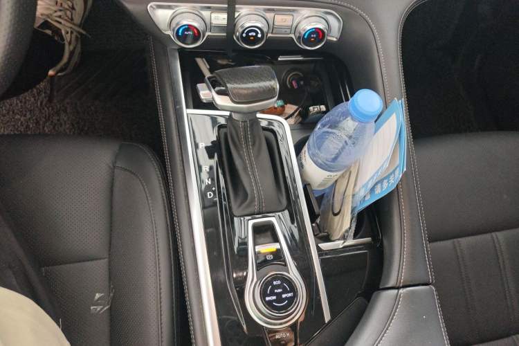 Used CHANGAN CS95 2019 2.0T Two-Wheel-Drive Luxury Version Gear Lever