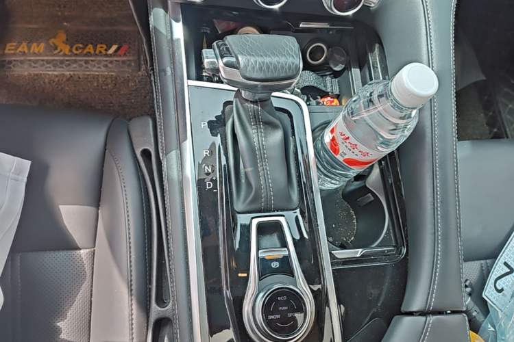 Used CHANGAN CS95 2019 2.0T Two-Wheel-Drive Luxury Version Gear Lever