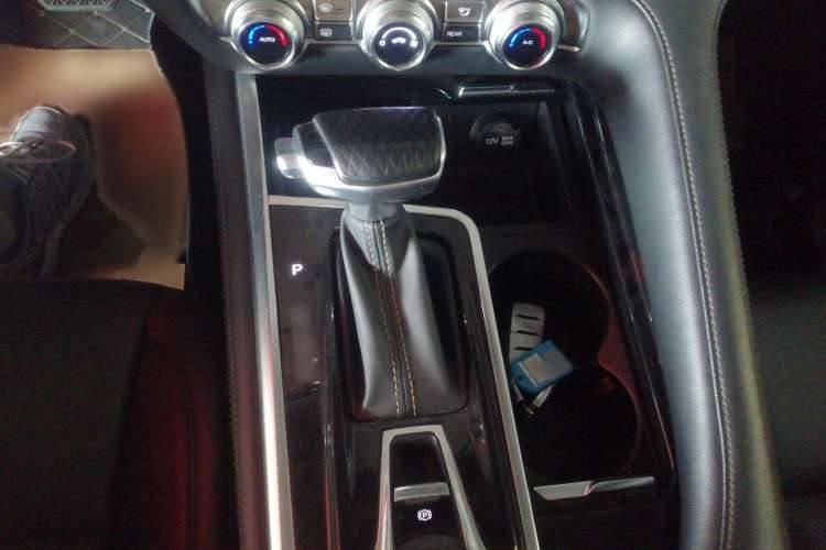 Used CHANGAN CS95 2019 2.0T Two-Wheel-Drive Luxury Version Gear Lever