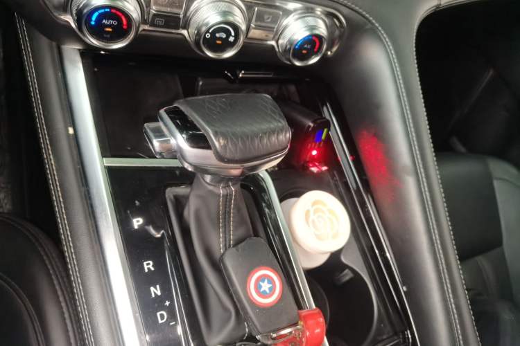 Used CHANGAN CS95 2019 2.0T Four-Wheel Drive Luxury Version Gear Lever