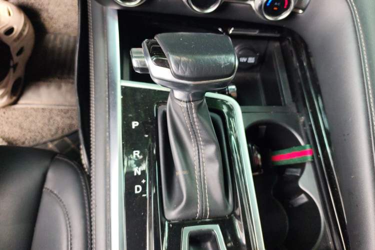 Used CHANGAN CS95 2019 2.0T Four-Wheel Drive Prestige Version Gear Lever