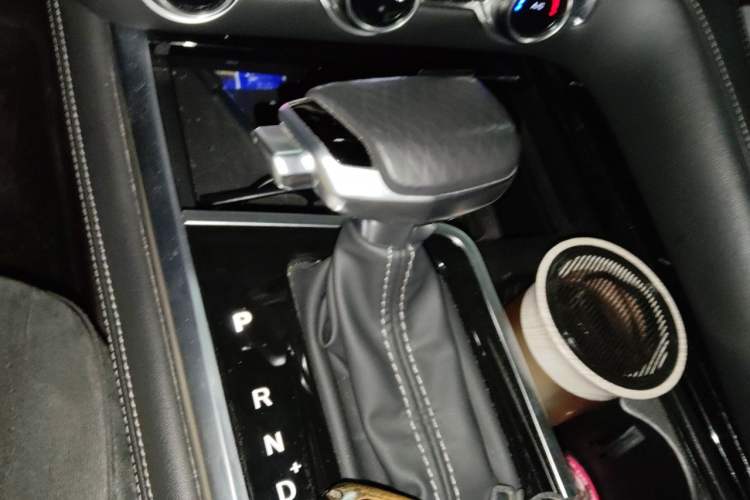 Used CHANGAN CS95 2019 2.0T Four-Wheel Drive Luxury Version Gear Lever