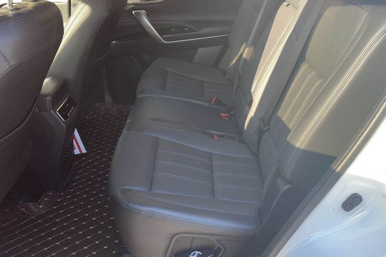 Used CHANGAN CS95 2019 2.0T Two-Wheel-Drive Luxury Version Interior 1